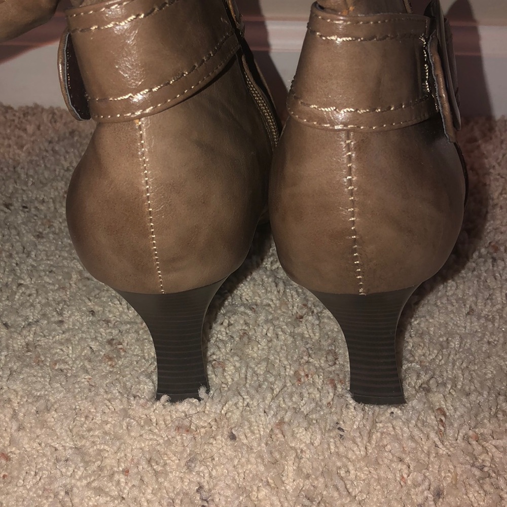 Boots - Picture 3 of 5